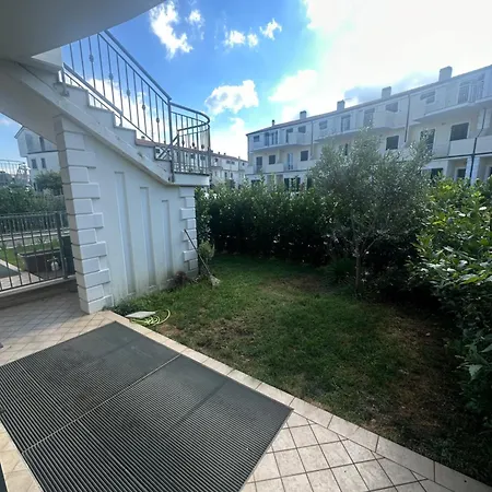 Grazioso Con Giardino Ferienhaus Porto Recanati