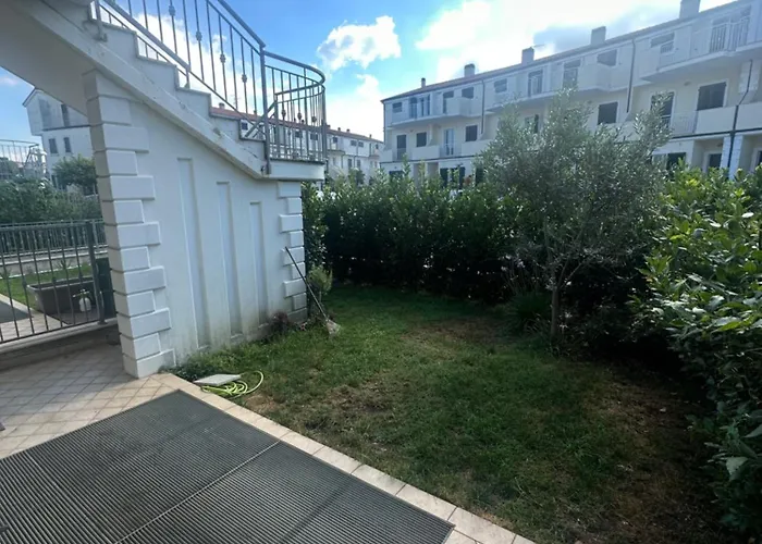 Grazioso Con Giardino Ferienhaus Porto Recanati