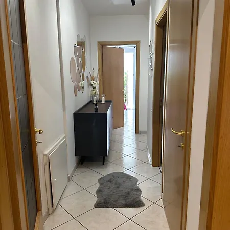 Grazioso Con Giardino