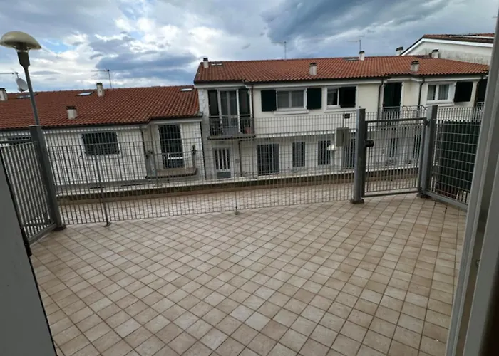 Grazioso Con Giardino * 雷卡纳蒂港